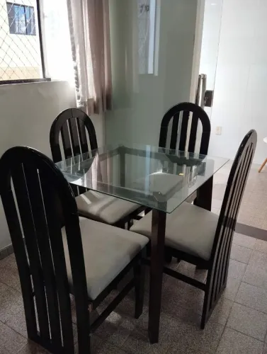 Mesa e sofá