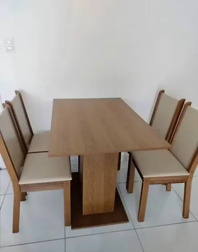 Mesa + 4 cadeiras