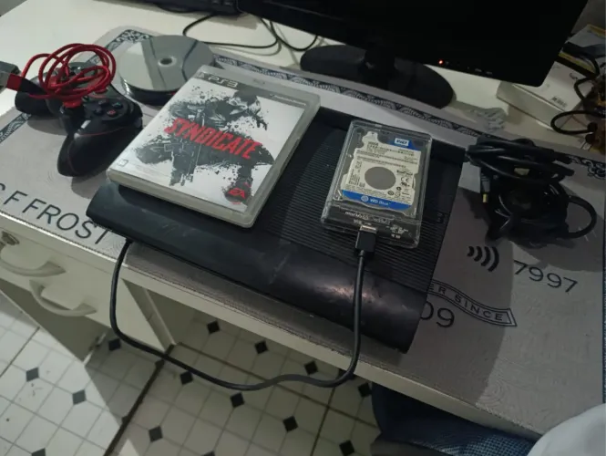 PS3 Super Slim + HD 500GB + Controle + 16 Jogos