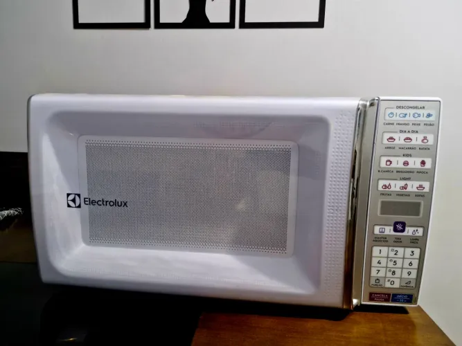Micro-ondas Electrolux MEO44 (34L)