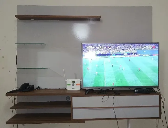 Painel com rack (não inclui a tv)
