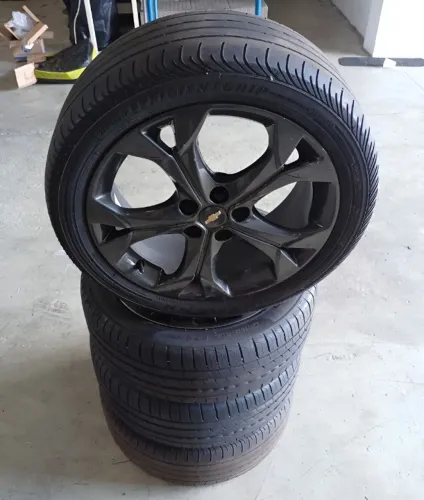 Jogo De Roda Aro/17 C/pneu Chevrolet Cruze Ltz At 1.4 2017 - Preto