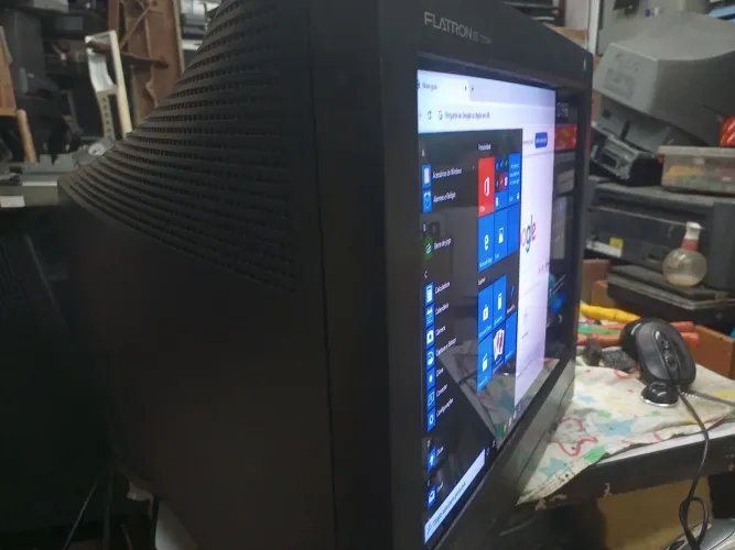 Monitor CRT LG 17polegadas tela plana(leia o anúncio)