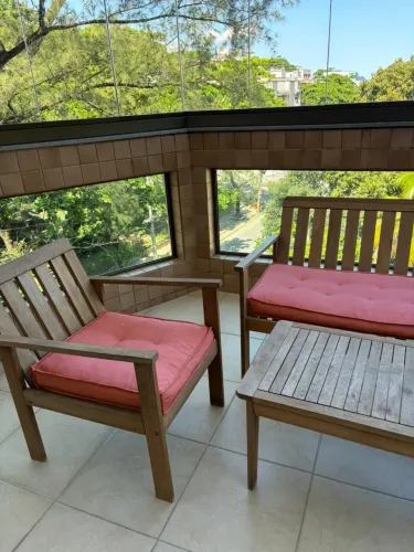 Conjunto de madeira para varanda