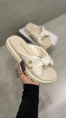 Chinelo L