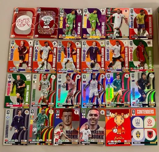 128 cards sem repetições. 22 brilhantes e 106 comum.