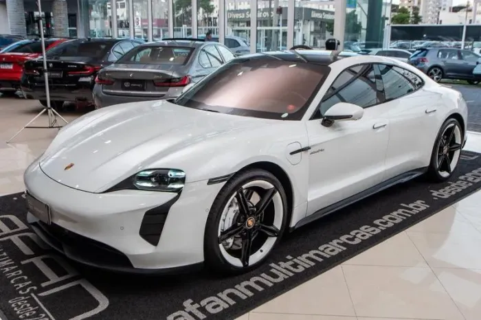 Porsche Taycan (elétrico) 2021