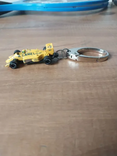Chaveiro da miniatura 1/72 da LOTUS 99T - Oficial Ayrton Senna - California Toys