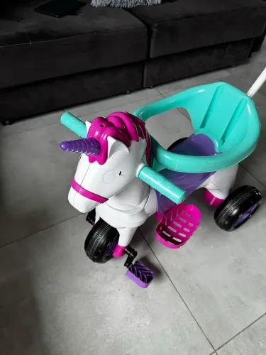 Triciclo Infantil Calesita Unicórnio Rosa Com Luz e Som Fantasy