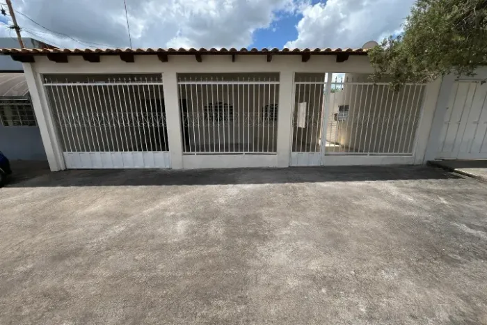 Casa com 4 quartos e churrasqueira (Setor Tradicional)