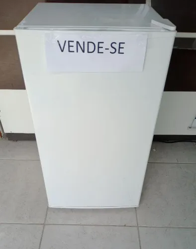 Vendo frigobar Midea 93 litros