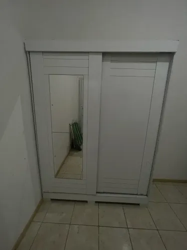 Guarda roupa solteirão com porta de correr