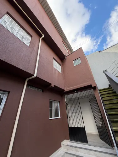 Casa novinha com acabamento excelente
