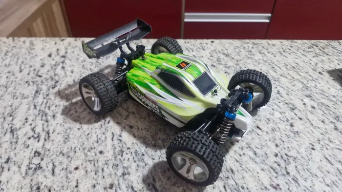 Carro de Controle Remoto 1:18
