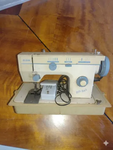 Vendo máquina de costura semi-nova precisa mandar regular