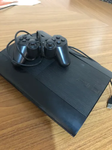 ps3 super slim BLOQUEADO + 2 controles + god of war 3