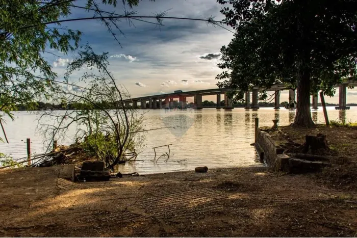 "Terreno com praia particular frente ao rio Jacuy "