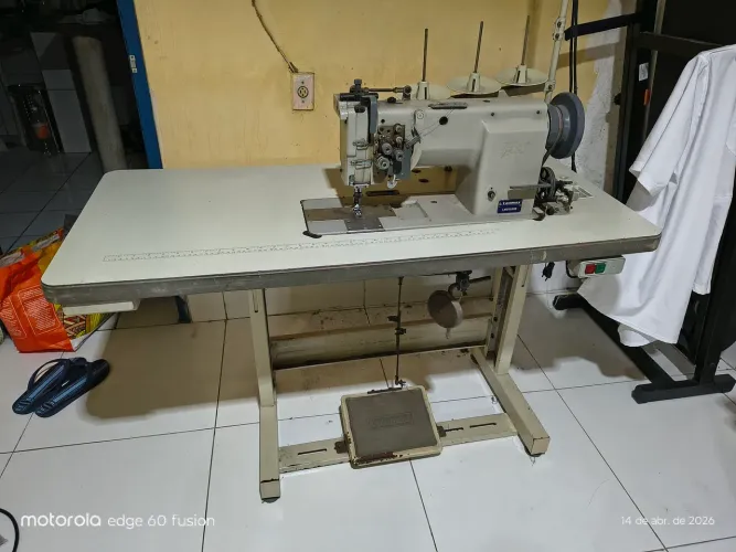 Vendo máquina de duas agulhas desligavel 