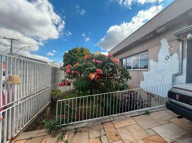 Casa com 5 dormitórios à venda, 340 m² por R$ 790.000,00 - Chácara Machadinho I - American