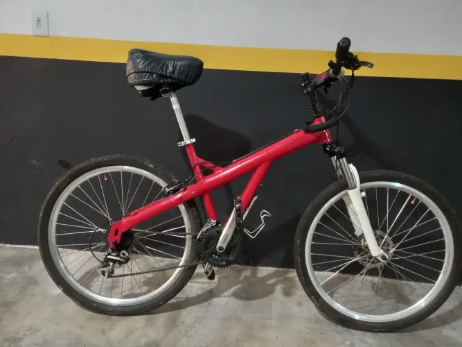 BICICLETA CALOI T-TYPE (ARO 26 TODA SHIMANO 24 MARCHAS)