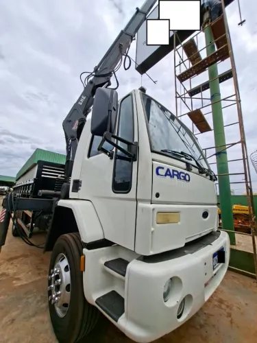 Ford Cargo 1317E 2005 4x2 Munck