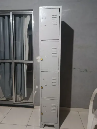 Armário de aço 4 portas
