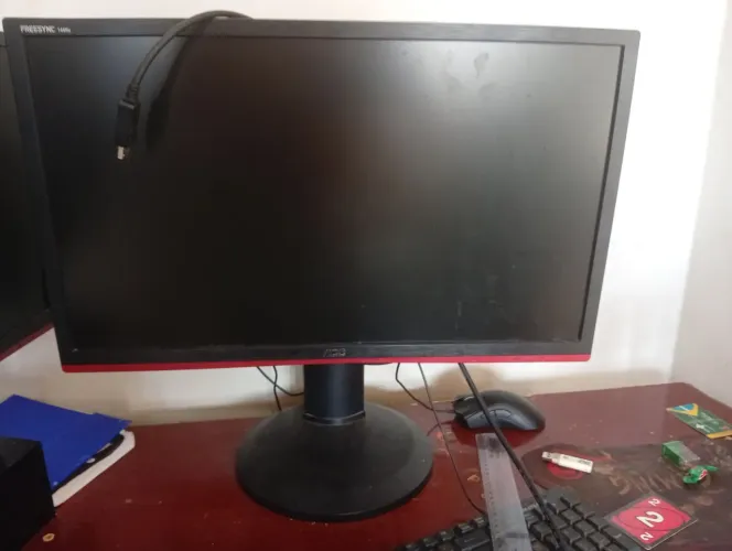 2 Monitores 25' AOC (75 e 144 Hz)