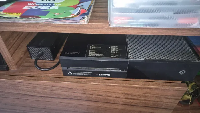 Xbox one com kinect e 2 controles
