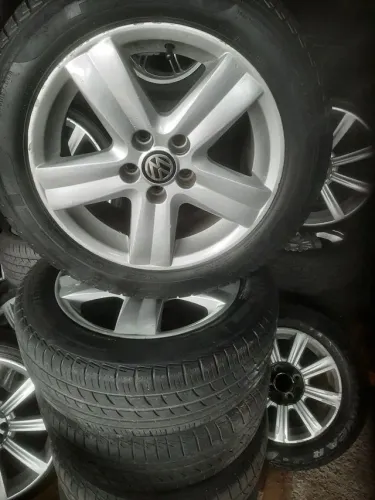 Roda aro 15 Vw Polo sport prata com pneu 185 60 15 Pirelli jogo 5x100