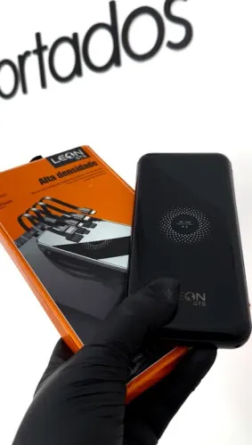 Carregador portátil por indução e cabos USB 