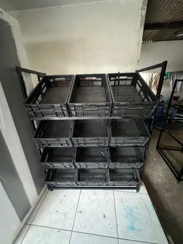 Estante de Metal para Mercado com Cestas Plásticas Fruteira 