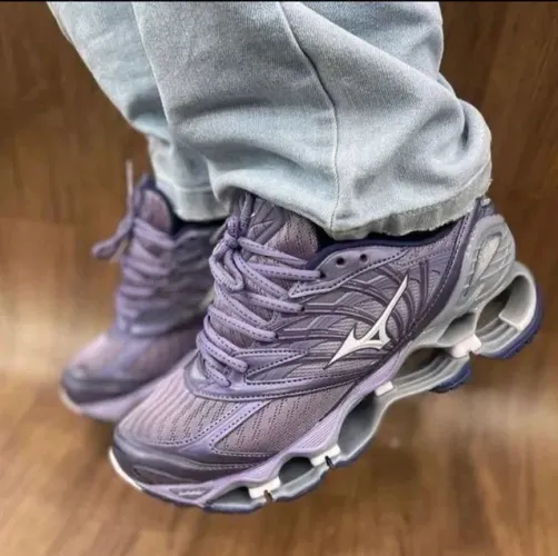 ? relíquia Mizuno pro 8 roxo ?