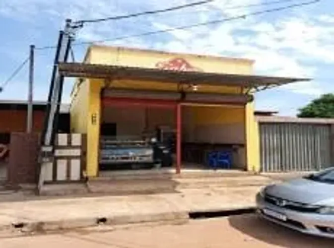 A.Moura Gestor Imobiliário Vende em Santarém Casa Residencial de 3-4 c/ Um Ponto Comercial