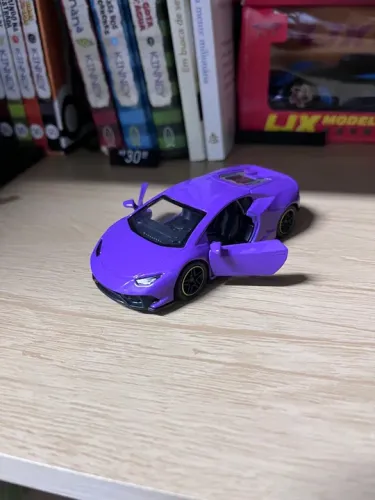 Miniaturas de carros em escalas variadas