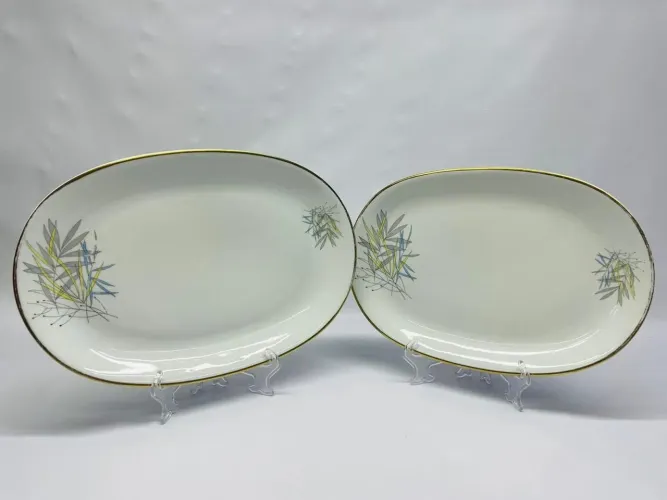 Antigo jodo de travessas em porcelana Renner