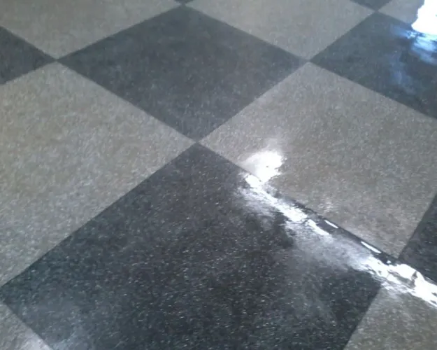 Piso de granilite em ótimo acabamento 