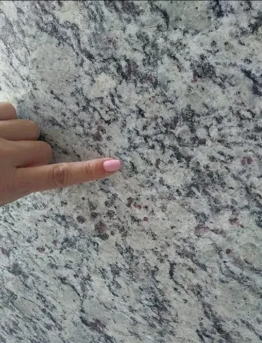 Piso de Granito Branco Esmeralda 