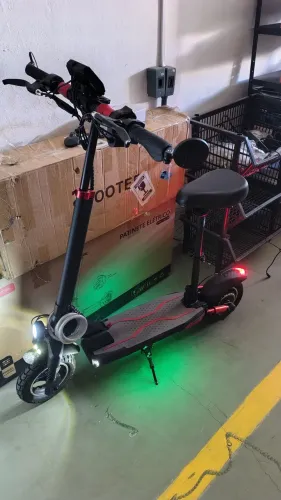 Patinete elétrico potente até 45km/h 30km de autonomia por carga com banco