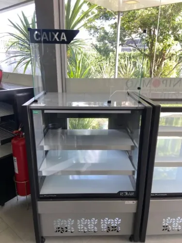 PVCNP-080 VITRINE CAIXA NATURAL 0,80M PORTA BAND. PLATINUM - POLAR