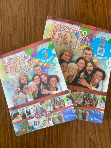 Livros CCAA Mastering English 2 - Sem exercícios feitos (somente os LCPs a lápis)