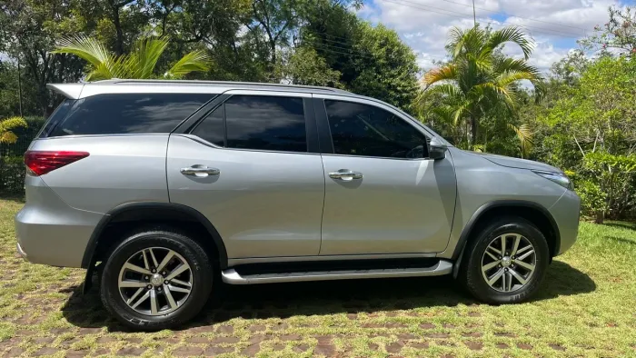 Toyota Hilux SW4 SRX 4X4 2.8 TDI 16V Dies. Aut. 2019