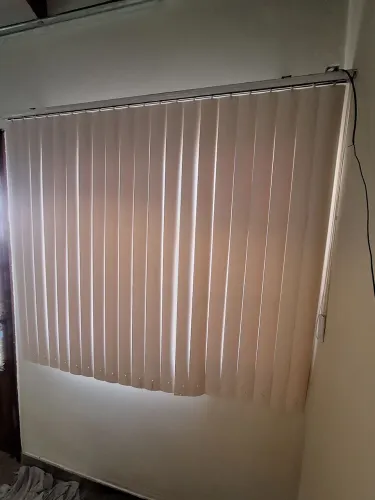 Persiana PVC abertura vertical 185 x 137