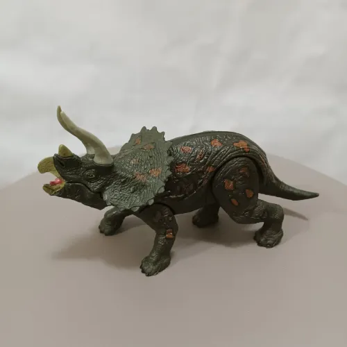 Dinossauro Triceratops articulável