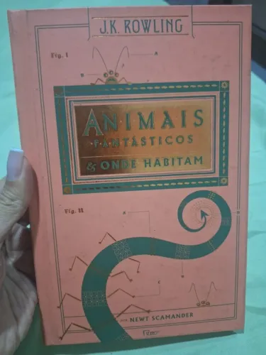 Livro Animais Fantásticos e onde habitam - Harry Potter (Capa dura)