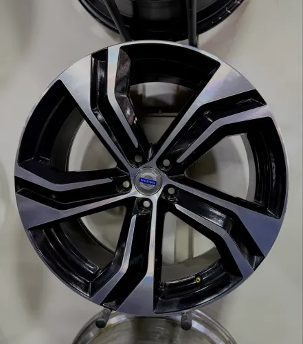 RODA VOLVO PRETO DIAMANTADO ARO20