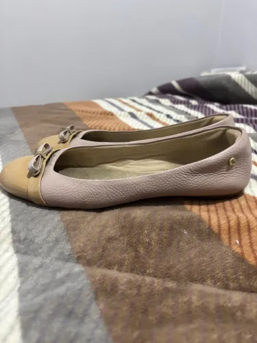 Sapatilha Rosa com Detalhe Bege - Conforto e Estilo