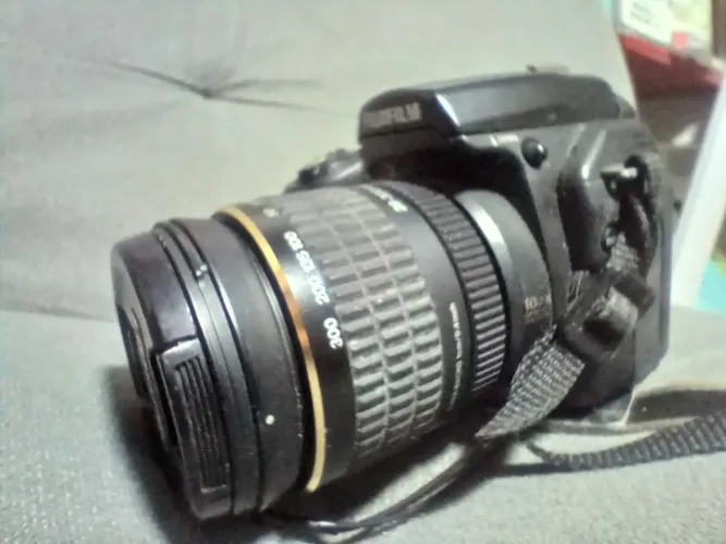 Câmera Fujifilm com Lente Zoom (nao liga arrumar ou tirar pecas) com defeito