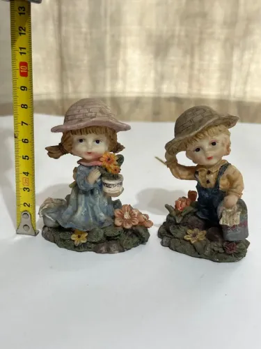 20,00 o Par de Estatuetas em resina de Crianças Jardim - Decoração