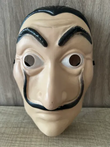 Máscara La Casa de Papel estilo Salvador Dalí impecável campinas-sp