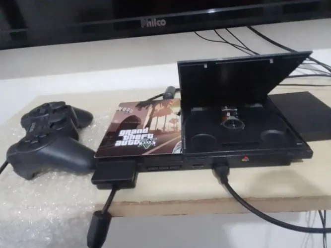 Console Playstation 2  com jogos .  diversão garantida!
